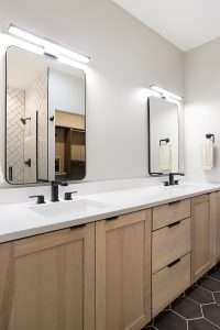 4305 S Sawtooth Trl, Sioux Falls, SD 57110: double sink bathroom