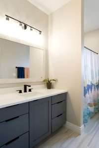 4305 S Sawtooth Trl, Sioux Falls, SD 57110: bathroom
